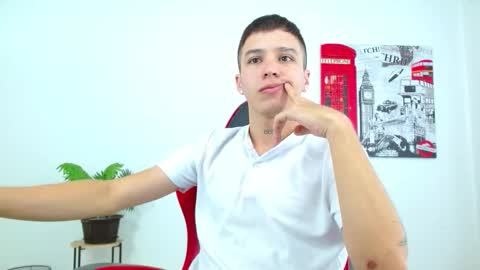 cumandres online show from November 27, 2:43 pm