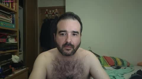 Snapshot of curiosillo1983 chatting on September 19, 1:39 am curiosillo1983 online show from September 19, 1:39 am