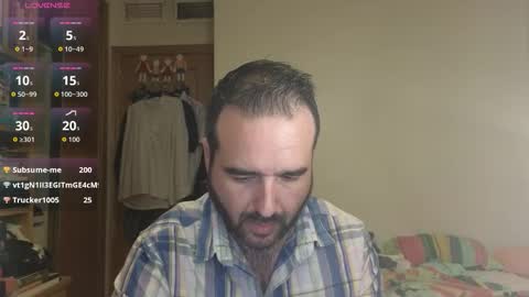 Snapshot of curiosillo1983 chatting on October 12, 4:23 pm curiosillo1983 online show from October 12, 4:23 pm