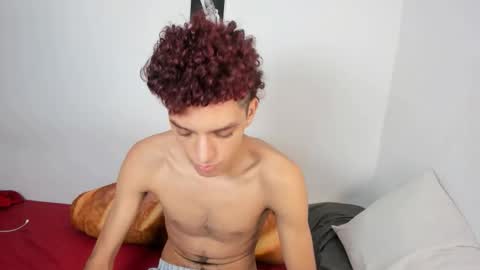 Snapshot of curlyytwink chatting on October 13, 10:16 pm Noah online show from October 13, 10:16 pm