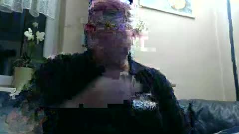 Snapshot of curtus14 chatting on October 5, 11:31 pm curtus14 online show from October 5, 11:31 pm