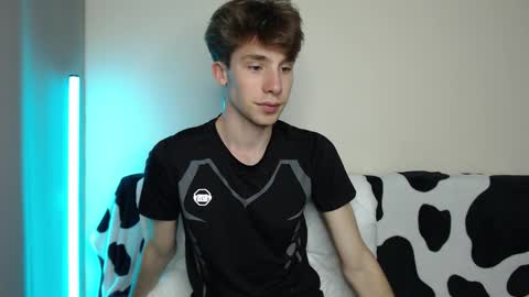 Snapshot of cute_brian chatting on October 10, 2:11 pm Im Brian online show from October 10, 2:11 pm