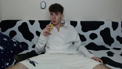 Snapshot of cute_brian chatting on September 13, 9:32 am Im Brian online show from September 13, 9:32 am