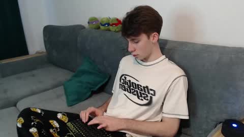 Snapshot of cute_brian chatting on February 11, 12:37 pm Im Brian online show from February 11, 12:37 pm