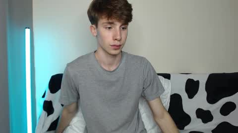 Snapshot of cute_brian chatting on October 6, 12:10 pm Im Brian online show from October 6, 12:10 pm