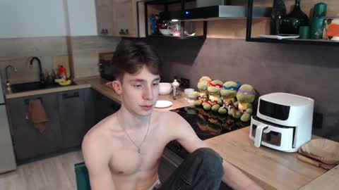 Snapshot of cute_brian chatting on January 24, 5:42 pm Im Brian online show from January 24, 5:42 pm