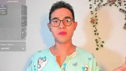 Snapshot of cute_sammy_1 chatting on October 4, 11:48 am cute_sammy_1 online show from October 4, 11:48 am