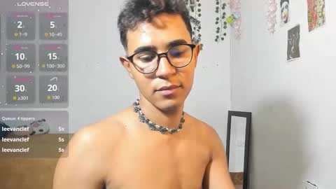 Snapshot of cute_sammy_1 chatting on October 7, 11:31 pm cute_sammy_1 online show from October 7, 11:31 pm