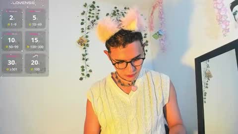Snapshot of cute_sammy_1 chatting on September 26, 12:03 pm cute_sammy_1 online show from September 26, 12:03 pm