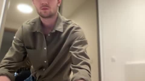 cute_skywalker online show from June 16, 6:32 pm