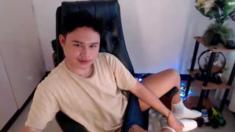 cuteasianlee online show from January 18, 1:51 am