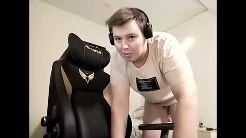 CuteguyBWC92 online show from November 21, 6:45 am