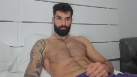 Snapshot of cuteeboy chatting on December 27, 9:06 am cuteeboy online show from December 27, 9:06 am