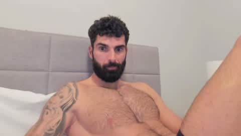 Snapshot of cuteeboy chatting on January 9, 3:47 am cuteeboy online show from January 9, 3:47 am