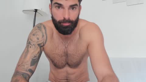 Snapshot of cuteeboy chatting on January 30, 8:32 am cuteeboy online show from January 30, 8:32 am