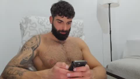 Snapshot of cuteeboy chatting on February 15, 9:28 pm cuteeboy online show from February 15, 9:28 pm