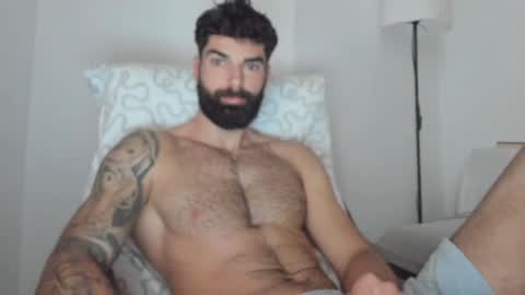 Snapshot of cuteeboy chatting on February 1, 8:08 am cuteeboy online show from February 1, 8:08 am