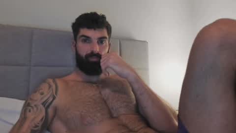 Snapshot of cuteeboy chatting on January 5, 11:44 pm cuteeboy online show from January 5, 11:44 pm