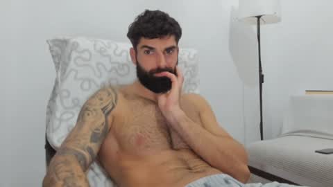 Snapshot of cuteeboy chatting on January 31, 7:40 pm cuteeboy online show from January 31, 7:40 pm