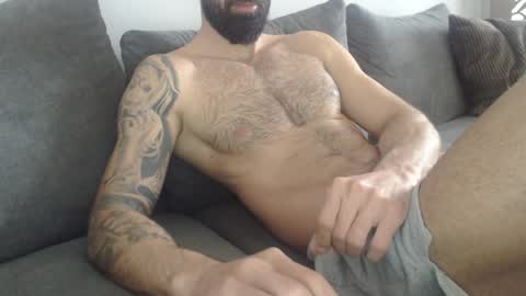 cuteeboy online show from April 10, 6:31 am