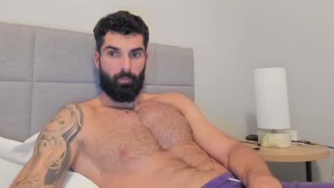 Snapshot of cuteeboy chatting on January 4, 12:37 am cuteeboy online show from January 4, 12:37 am