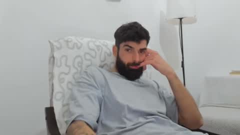 Snapshot of cuteeboy chatting on March 7, 9:06 pm cuteeboy online show from March 7, 9:06 pm