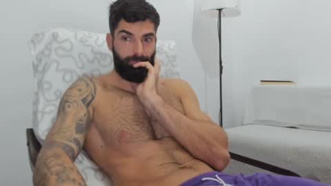 Snapshot of cuteeboy chatting on December 13, 5:38 am cuteeboy online show from December 13, 5:38 am