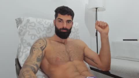 Snapshot of cuteeboy chatting on December 10, 6:22 am cuteeboy online show from December 10, 6:22 am