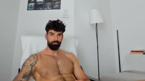 cuteeboy online show from June 17, 10:39 am