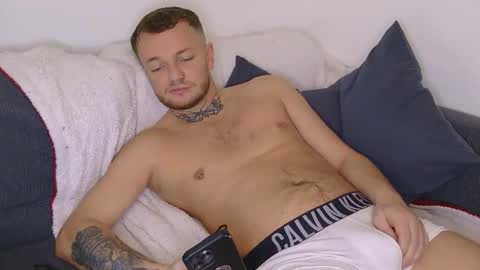 Snapshot of cutescottishlad chatting on October 14, 5:31 pm cutescottishlad online show from October 14, 5:31 pm