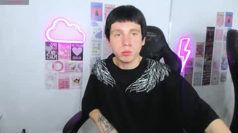 cutiekai_ online show from April 7, 8:31 pm