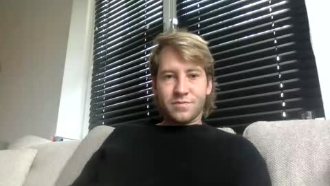 Snapshot of d3nnis_123 chatting on October 20, 7:34 am d3nnis_123 online show from October 20, 7:34 am
