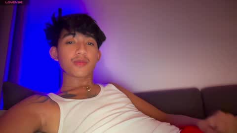Snapshot of daario_nahariss chatting on December 8, 7:43 pm online show from December 8, 7:43 pm