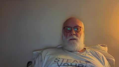 Snapshot of daddy341177 chatting on October 26, 9:33 am daddy341177 online show from October 26, 9:33 am