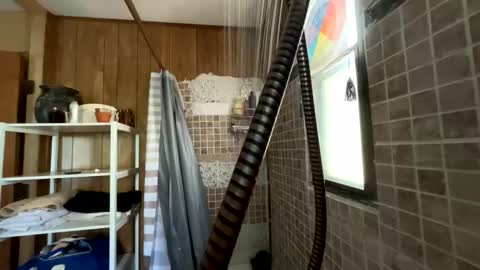 Snapshot of daddydic120402 chatting on October 20, 2:10 pm daddydic120402 online show from October 20, 2:10 pm