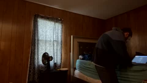 Snapshot of daddydic120402 chatting on October 17, 1:04 pm daddydic120402 online show from October 17, 1:04 pm