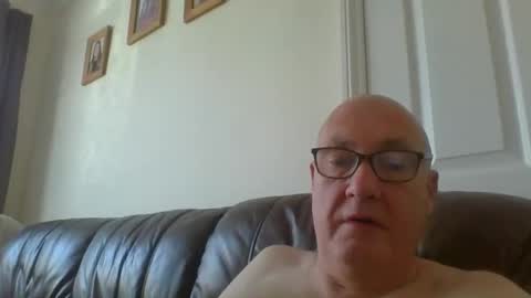 daddyhere4uall6 online show from November 1, 9:46 am