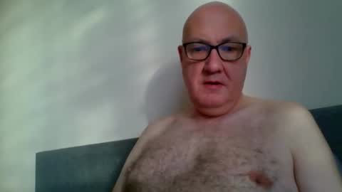daddyhere4uall6 online show from November 12, 8:09 am