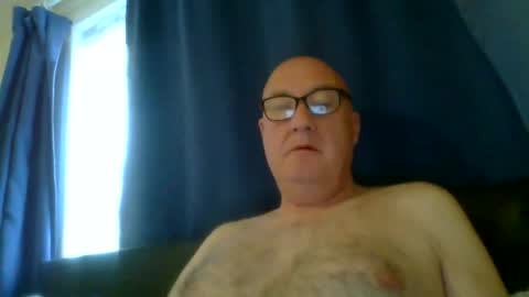 daddyhere4uall6 online show from October 11, 7:45 am