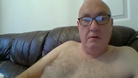 daddyhere4uall6 online show from November 16, 8:27 am