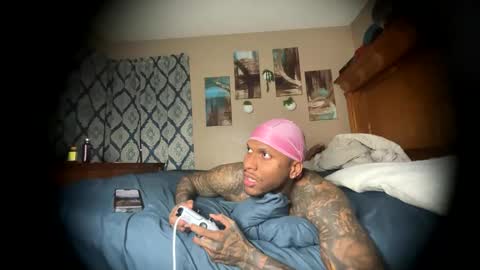 sexy tatted king bbc online show from May 16, 10:36 am
