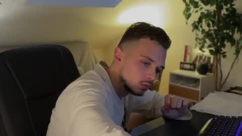 Daimon  online show from November 9, 1:04 pm