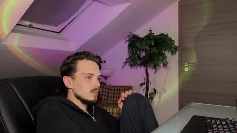 Daimon  online show from April 11, 6:33 pm