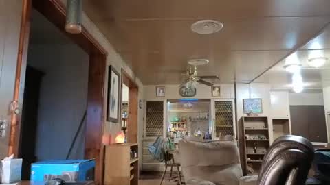 Snapshot of dakit2 chatting on October 26, 2:52 pm dakit online show from October 26, 2:52 pm