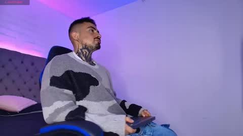 Dallas whitee online show from March 26, 8:24 pm