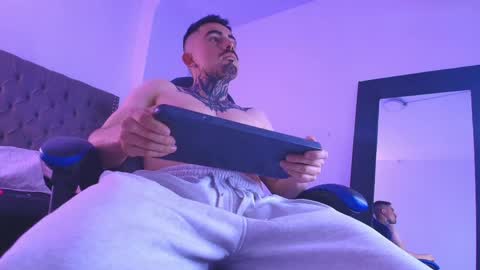 Dallas whitee online show from May 14, 8:40 pm
