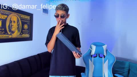 Snapshot of damar_felipe chatting on January 20, 3:48 am damar_felipe online show from January 20, 3:48 am