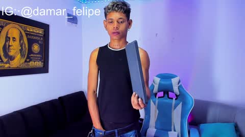 Snapshot of damar_felipe chatting on January 13, 5:55 am damar_felipe online show from January 13, 5:55 am