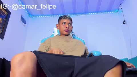 Snapshot of damar_felipe chatting on December 22, 10:38 am damar_felipe online show from December 22, 10:38 am