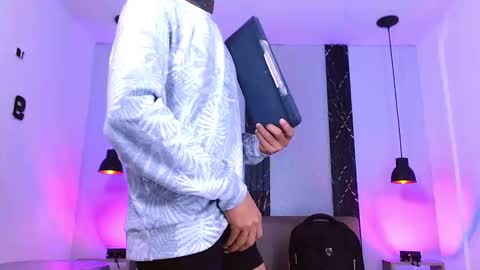 Snapshot of damar_felipe chatting on October 22, 4:27 am damar_felipe online show from October 22, 4:27 am